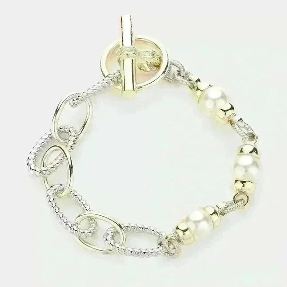 2️⃣6️⃣Two Tone Pearl and Pave Crystal Toggle Closure Bracelet ( Beautiful) - Picture 1 of 1